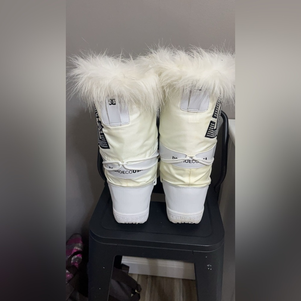 White DC Chalet Furry Boots - Picture 5 of 7